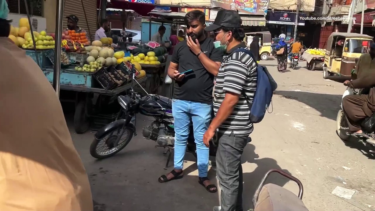 Pakola Juice - Ice Pakola Milk Shake Street Drink Of Karachi Pakistan - Pakola Doodh Soda Making.