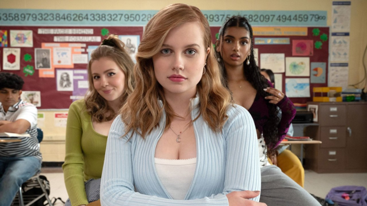 'Mean Girls' Earns $3.3 Million in Box Office Previews | THR News Video