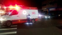 Batida entre carro e moto deixa pessoa ferida no Centro