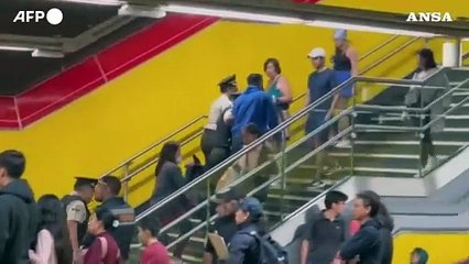 Ecuador, le forze di sicurezza pattugliano la metropolitana nella capitale