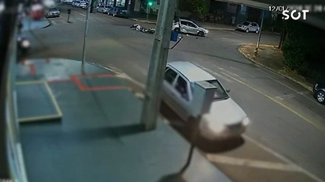 Motociclista sofre múltiplas fraturas em violenta colisão no Bairro Parque São Paulo