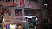 Sultanbeyli'de direksiyon hakimiyetini kaybeden araç sürücüsü ortalığı savaş alanına çevirdi: 1 yaralı