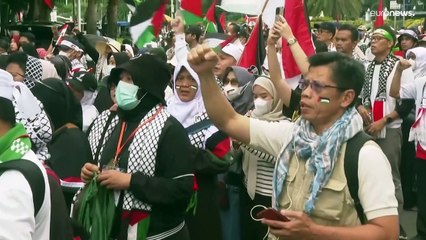شاهد: "قاطعوا إسرائيل".. مظاهرة حاشدة في  إندونيسيا للمطالبة بإيقاف الحرب على غزة