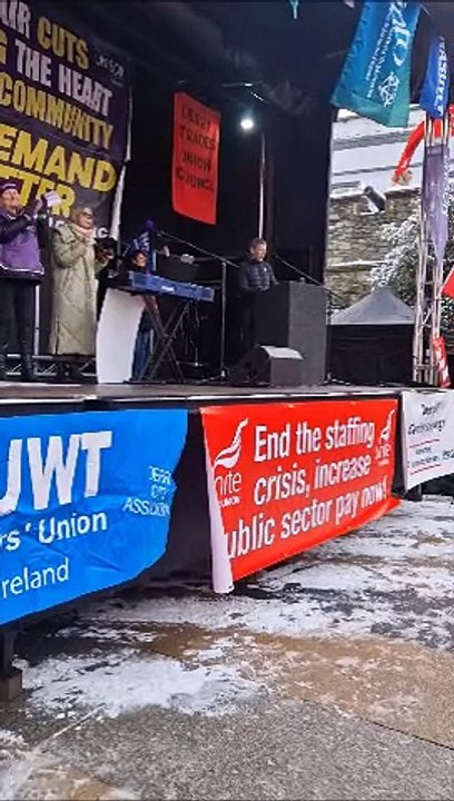 Solidarity to families of slain Gazan workers sent from Derry strike rally