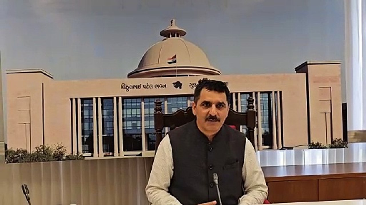 VIDEO: विधायकों की तर्ज पर बालिकाएं सदन में चला...
