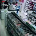 Grumello del Monte, rapina la farmacia armato di pistola: le immagini