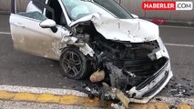 Sivas'ta Otomobil Kazası: 1'i Ağır, 3 Kişi Yaralandı