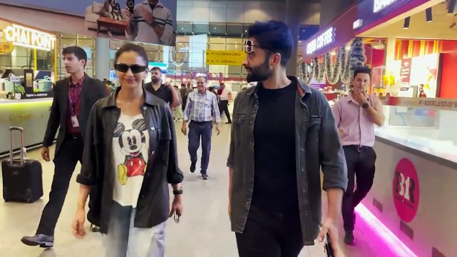 Rakul Preet Singh-Jackky Bhagnani offer prayers at Ram Mandir replica Rath amid wedding reports