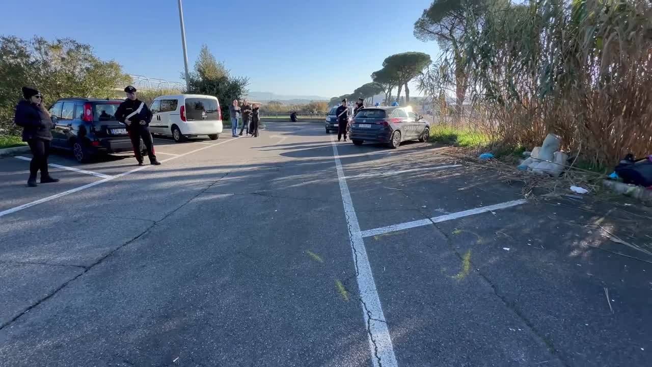 Ragazzo di 14 anni ucciso in un parcheggio della metro alle porte di Roma