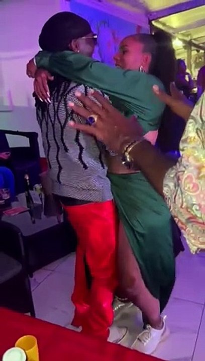 Admiral T et son épouse s'essaient au carnaval guyanais