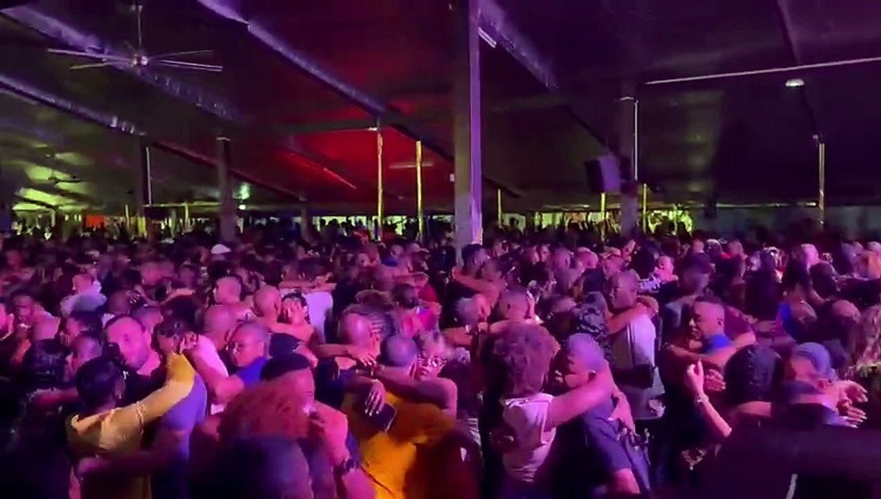 Soirée d'ouverture du carnaval à la ferme Zulémaro , en Guyane (2/2)
