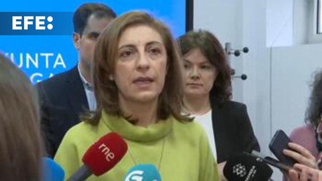 Dos helicópteros y siete barcos intentan localizar sacos de pellets de plástico en Galicia