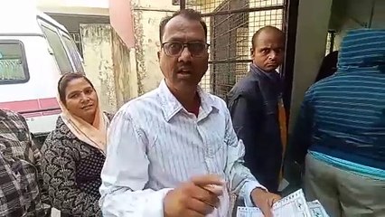 कतार में इंतजार के बाद नम्बर आया तो पता चला कि दूसरे काउंटर पर मिलेगी दवा