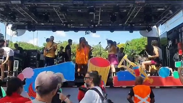 Passagem de som do bloco Então Brilha no Ensaio Geral
