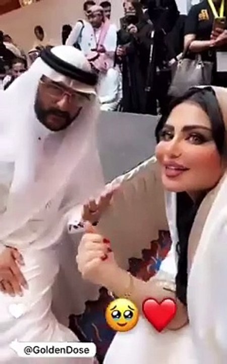 حليمة بولند برفقة أحد معجبيها في السعودية: "عروس البحر الأحمر"