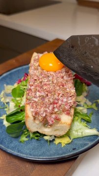 TARTARE DE FUET QU’EST CE QUE ÇA DONNE ? #fuet #saucisson #test #recette #recipe #recipes #egg #tartare #bread #pain #aperitif #entree #chef #cuisine