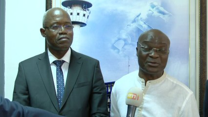 CAN 2023: le directeur général de la RTI reçoit Roger Milla, ancienne gloire du football camerounais