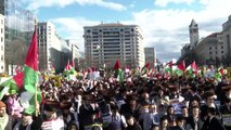 العالم يتضامن مع غزة.. انطلاق مسيرات ضخمة والمتظاهرون يُطالبون 