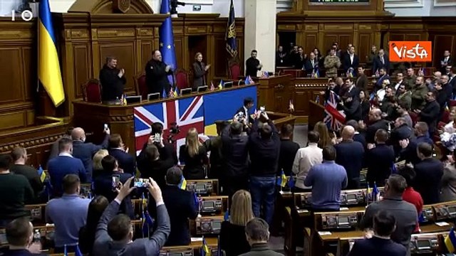 Sunak al Parlamento di Kiev: Slava Ukra?ni . Standing ovation della Rada