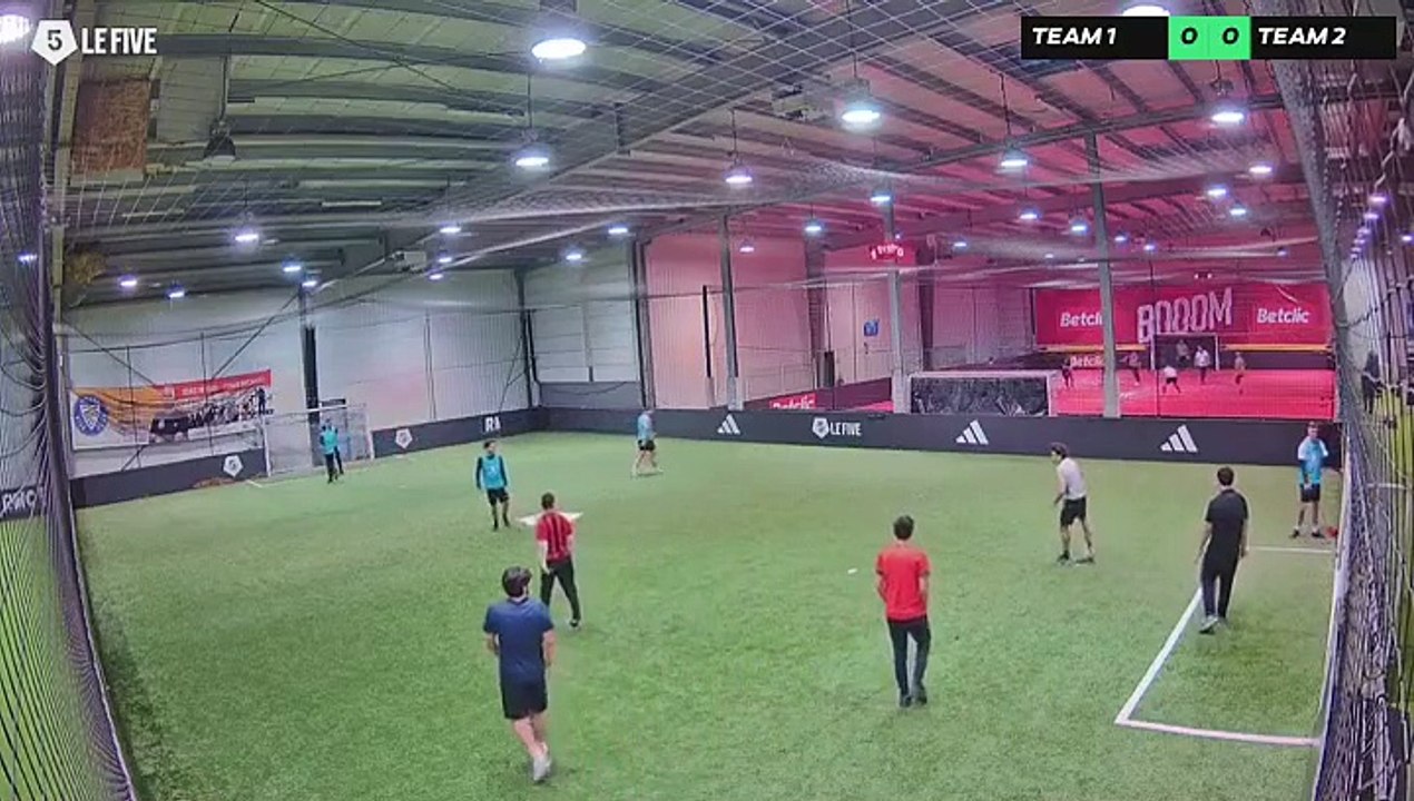 derdouch 13/01 à 17:19 - Football Terrain 2 adidas (LeFive Reims)