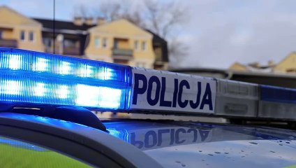 Uroczystość w szczecineckiej policji. Te dwa radiowozy pomogły kupić samorządy