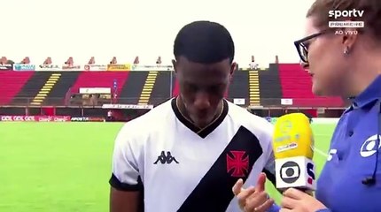 Capitão do Vasco é atingido por garrafa após eliminação contra o Vitória; assista