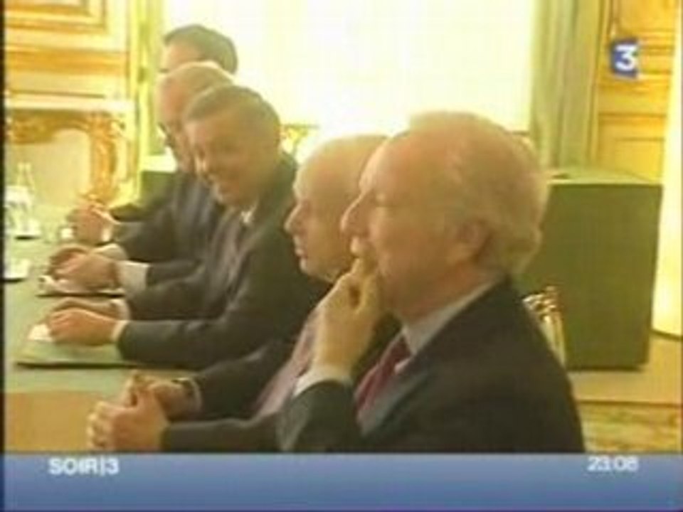 Nicolas sarkozy recoie JOHN McCain