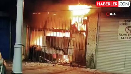 Sultangazi'de oto tamirhanesinde yangın: 2 otomobil ve 1 motosiklet küle döndü