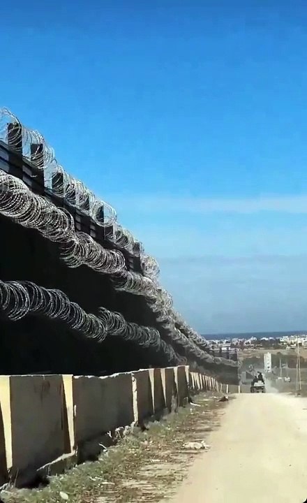 BREAKING: #Egypt continues to expand its wall with #Gaza