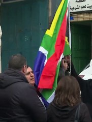 رفع علم جنوب أفريقيا في بيت لحم بفلسطين