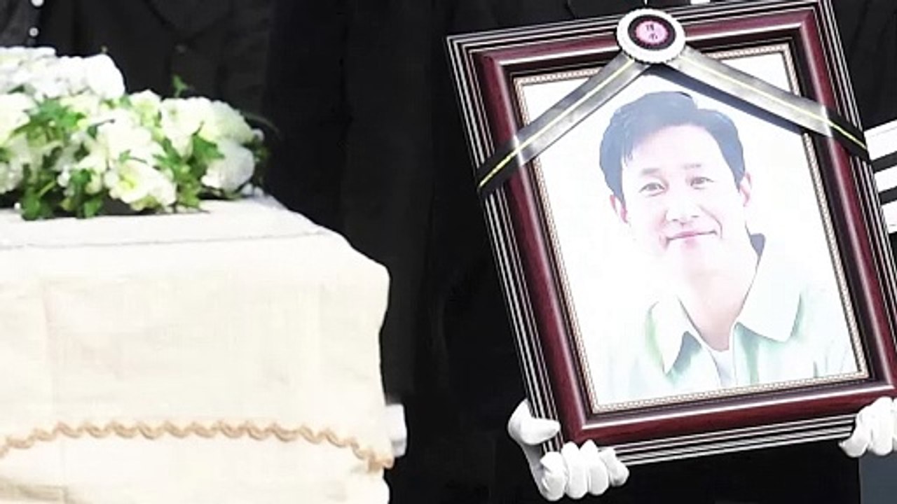 'Parasite' director urges probe into late actor's case