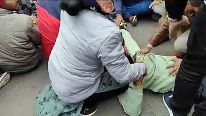 बेसिक शिक्षा विभाग में 2018 में 69000 भर्ती में आरक्षण घोटाला में धरना प्रदर्शन