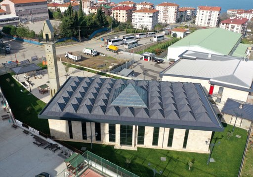 Kent ve doğa temalarını birleştiren mimari: Karamürsel Akçakoca Cami