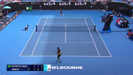 Seyboth Wild en mode mini-tennis contre Rublev : ses incroyables réflexes au filet en vidéo