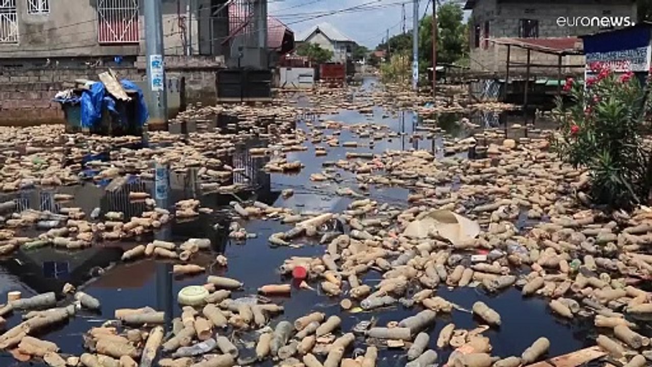 Λ.Δ. Κονγκό: Χιλιάδες σπίτια κάτω από το νερό μετά την υπερχείλιση του ποταμού Κονγκό
