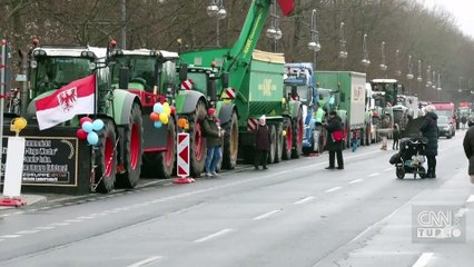 Almanya’da çiftçiler ayakta! Hafta boyunca 100 bin traktör yollara çıktı