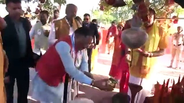 छत्तीसगढ़ के मुख्यमंत्री विष्णुदेव साय ने तातापानी स्थित तपेश्वर महादेव मंदिर में पूजा अर्चना कर प्रदेश की खुशहाली के लिए मांगा आशीर्वाद