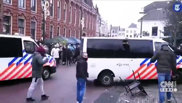 Kuran-ı Kerim yakma provokasyonu! Polis eyleme müdahale eden göstericileri darp etti