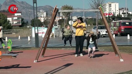 ANTALYA'DA OCAK AYI ORTASINDA DENİZE GİRDİLER