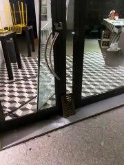 Prato, furto al ristorante. Il titolare sconsolato: "Questa non ? pi? vita"