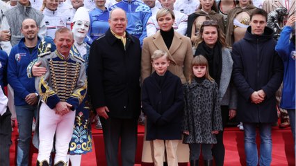 GALA VIDEO - Jacques de Monaco espiègle : face à la foule, il fait le “clown” au balcon du Palais