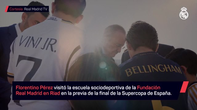 Florentino Pérez visita la escuela del Real Madrid en Riad