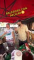 Hondureñas venden baleadas con azúcar