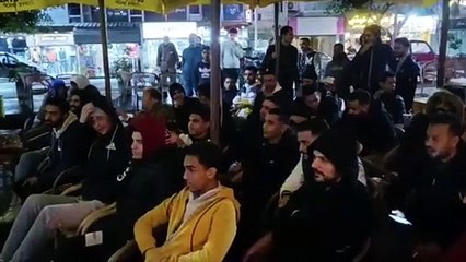 فرحة المواطنين بضربة جزاء المنتخب