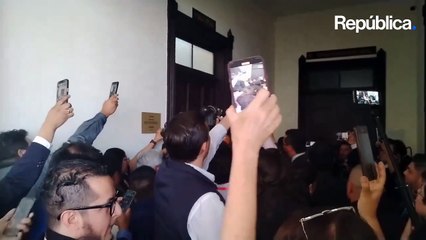 Tải video: Diputados electos ingresan a la fuerza a salón donde analizaban credenciales