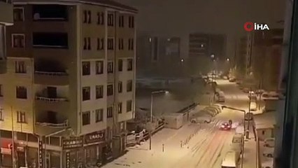 Van'da otomobilin yayaya çarptığı anlar kamerada