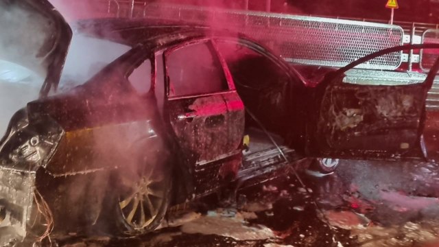 충남 당진에서 달리던 승용차 화재...운전자 숨져 / YTN