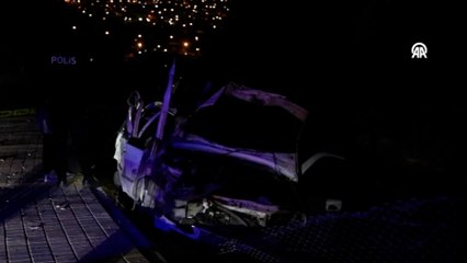 Araç şarampole devrildi: Ölü ve yaralılar var