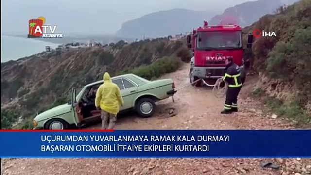 Uçurumdan yuvarlanmaya ramak kala durmayı başaran otomobili itfaiye ekipleri kurtardı
