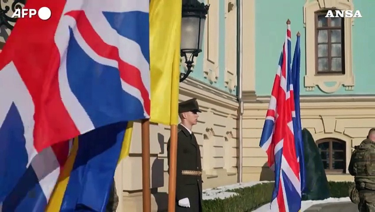 Ucraina, Sunak a Kiev per un nuovo pacchetto di aiuti
